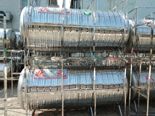 304不銹鋼生活 保溫水箱 屋頂